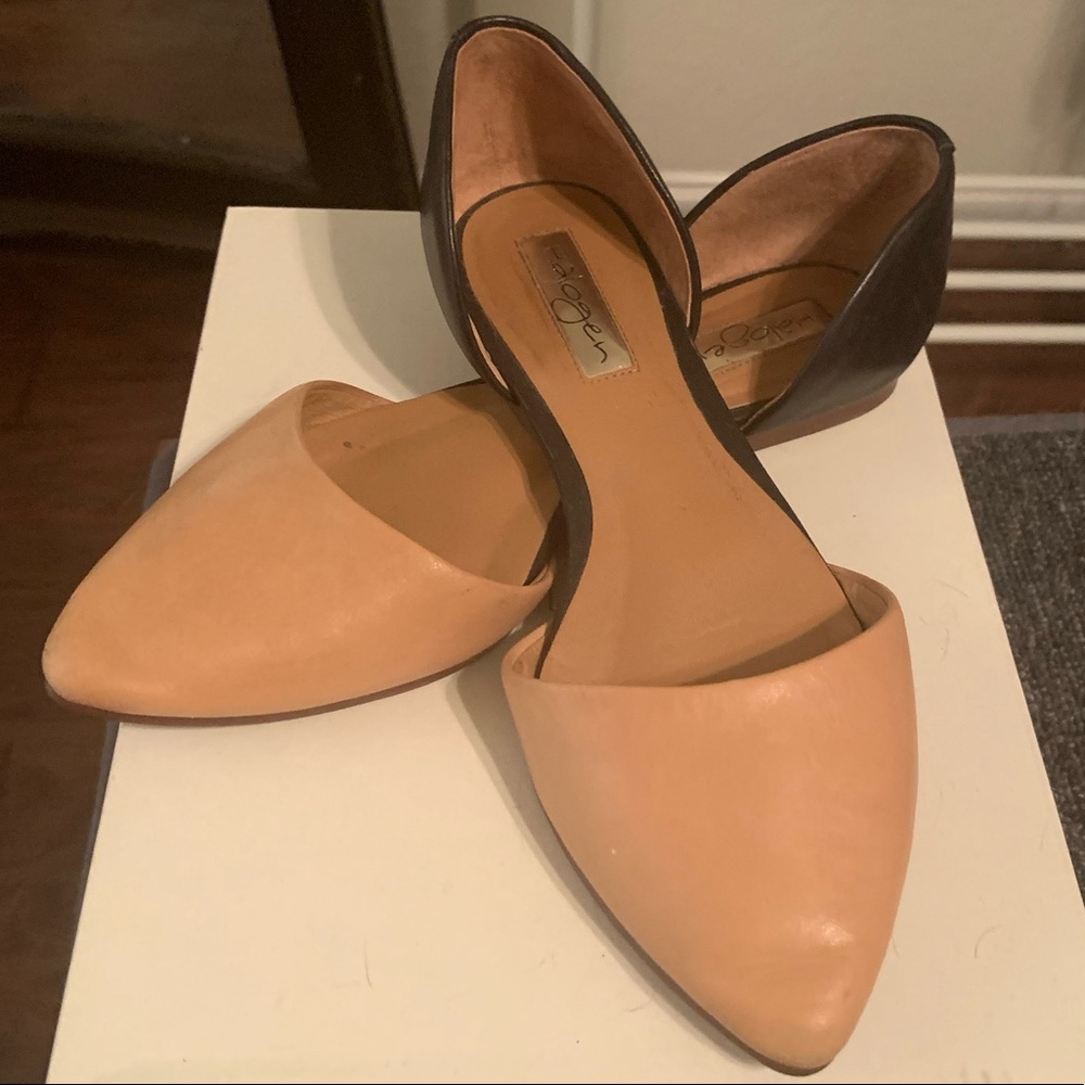 Halogen Flats. 5M. Tan & Black Flats.